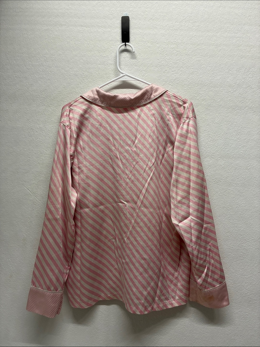 Victoria's Secret Pink And White Diagonal Stripe Long Sleeve Pajama Top - Picture 7 of 7